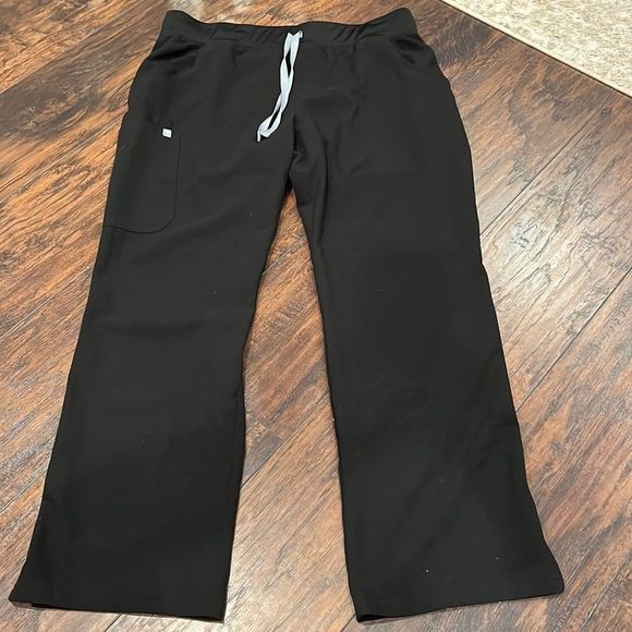 Figs Pants - Figs Kade Cargo Scrubs black pants Size L in EUC